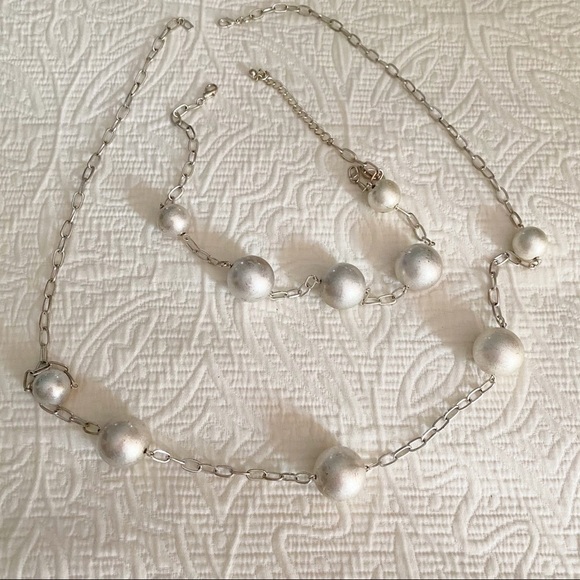 Costume Jewelry Bundle:Necklaces/Earrings/Bracelet - Picture 5 of 6